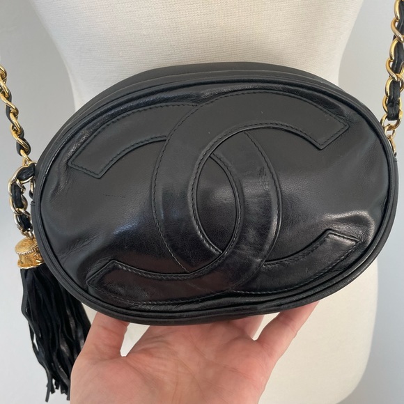 ✨SOLD✨Chanel Vintage Oval Lambskin CC Camera Chain Bag - Picture 14 of 14